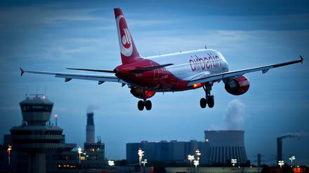 Düstere Aussichten für Air Berlin: Der Passagierschwund hat sich beschleunigt, jetzt sollen Stellen gestrichen werden.