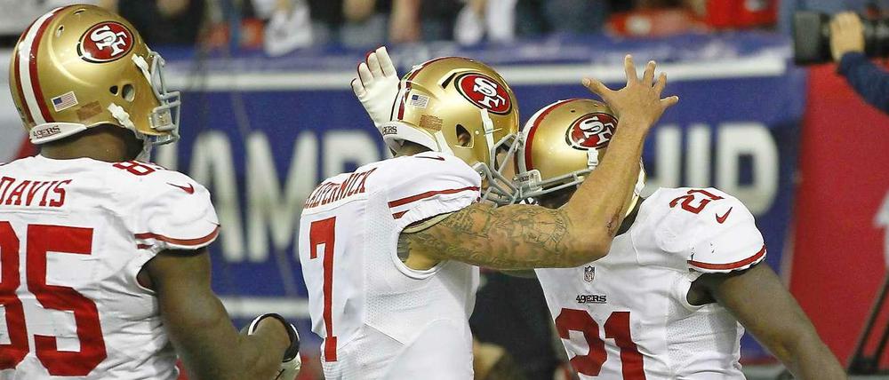 Die San Francisco 49ers um ihren jungen Star-Quarterback Colin Kaepernick (mitte) treffen im Super Bowl auf die Baltimore Ravens.