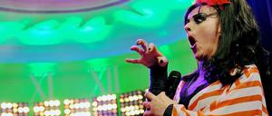 Immer extravagant: Nina Hagen singt auf der Bread &amp; Butter-Auftaktparty zur Fashion Week.