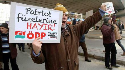 Proteste gegen den Nato-Einsatz in der Türkei in der Hauptstadt Ankara.