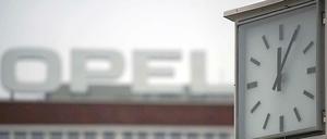 Der kriselnde Autobauer Opel droht Arbeitnehmern mit dem Aus der Autofertigung in Bochum schon 2015. Aufsichtsrats-Chef Girsky forderte am Dienstagin Bochum nach dpa-Informationen eine schnelle Einigung auf «beträchtliche Einsparungen» an allen deutschen Standorten. 