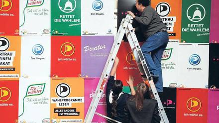 Ende des Aufstiegs. Neu gestaltete Parteiplakate für die Wahlen in Niedersachsen am kommenden Sonntag.Foto: dapd