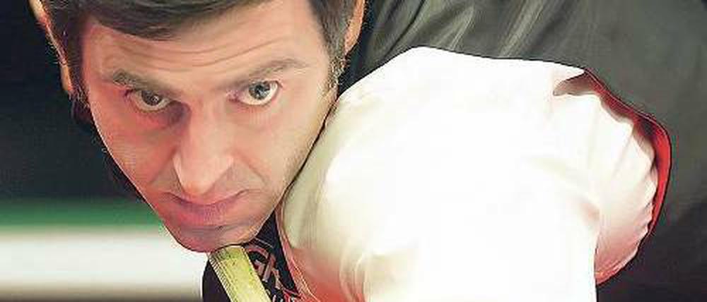 3, 2, 1... „The Rocket“ Ronnie O'Sullivan konzentriert sich auf die Kugeln. Foto: dapd