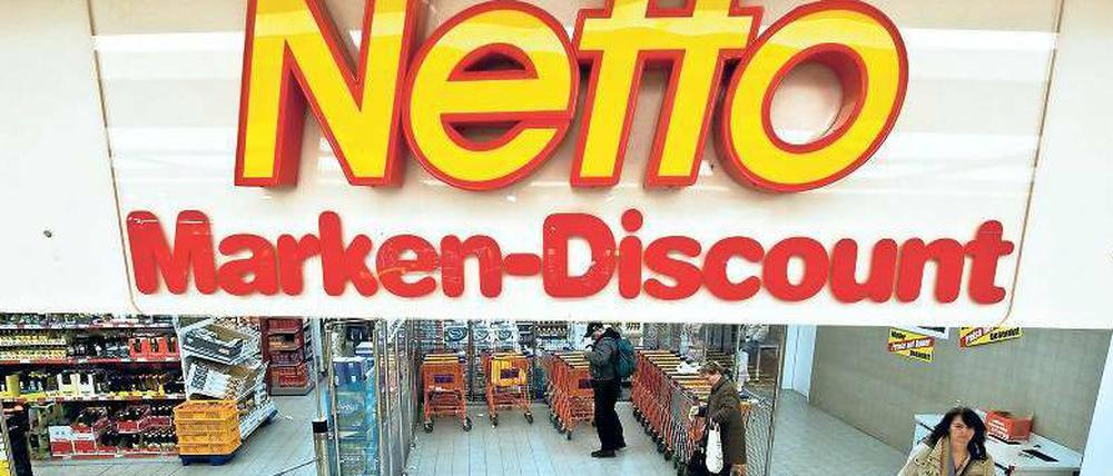 Knapp bemessen. In 90 Minuten sollen die Waren einer Palette eingeräumt sein. Dann können die Kunden zugreifen. 