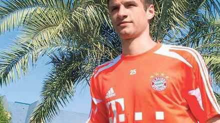 Arbeiten, wo andere Urlaub machen. Thomas Müller und die Bayern bereiten sich in Katar auf die Rückrunde der Bundesligasaison vor. Foto: dpa