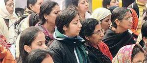 Männern Respekt vor Frauen beibringen. Die Proteste hielten am Dienstag an. Foto: AFP