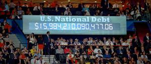 Eine tickende Schuldenuhr, aufgenommen am 30. August 2012 auf dem Parteitag der US-Republikaner in Tampa, Florida.