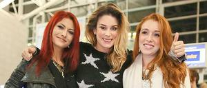 Model Fiona Erdmann, Schauspielerin Claudette Deckert und Georgina Fleur (l-r), Teilnehmerin der TV-Show"Bachelor" am Flughafens von Frankfurt am Main. 