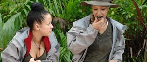 Guten Appetit. Das fermentierte Lammhirn bekam Radost Bokel (r.) nicht runter, während Kim Debkowski sogar einen Hirschpenis verspeiste.