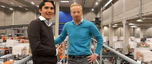 Investieren in Stahl und Beton: Logistik-Chef David Schröder (l) und Zalando-Geschäftsführer Rubin Ritter (r) bei der Eröffnung des Logistikzentrums in Erfurt. Nach ihren Angaben ist es das größte Warenlager für Schuhe und Mode in Europa.