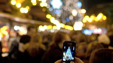 Zum Abendgottesdienst des dritten Advents haben die Kirchenmusiker des Berliner Doms das auf Smartphones und iPads musizierende „DigiEnsemble Berlin“ eingeladen, um den Gottesdienst musikalisch zu umrahmen.