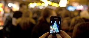 Zum Abendgottesdienst des dritten Advents haben die Kirchenmusiker des Berliner Doms das auf Smartphones und iPads musizierende „DigiEnsemble Berlin“ eingeladen, um den Gottesdienst musikalisch zu umrahmen.