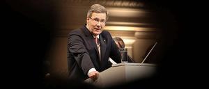 Gegen Christian Wulff werden nun Vorwürfe der Vorteilsannahme unmittelbar nach seiner Wahl zum Bundespräsidenten laut.