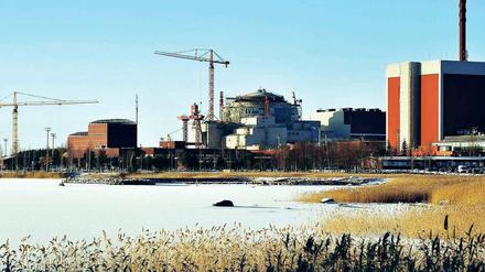Langsam wird es. Im finnischen Olkiluoto entsteht derzeit ein „Europäischer Druckwasserreaktor“. Der Termin der Fertigstellung wurde immer wieder verschoben. Womöglich wird es 2015 sein, vielleicht auch später. 