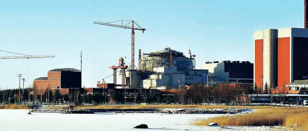 Langsam wird es. Im finnischen Olkiluoto entsteht derzeit ein „Europäischer Druckwasserreaktor“. Der Termin der Fertigstellung wurde immer wieder verschoben. Womöglich wird es 2015 sein, vielleicht auch später. 