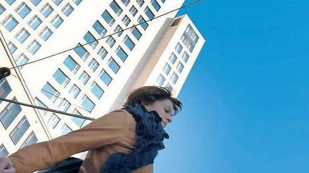 Nur außen fertig. Im knapp 119 Meter hohen Zoofenster-Hochhaus bereitet Waldorf-Astoria noch immer die Hoteleröffnung vor. Online sind Buchungen ab Februar möglich. 