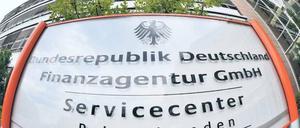 Im Stress. Fast die Hälfte der 300 Mitarbeiter der Finanzagentur beschäftigt sich derzeit mit Beschwerden und Anfragen. Foto: pa/dpa