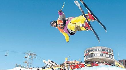Auf die Höhe kommt es an. Wer beim Ski-Freestyle in der Halfpipe besonders schwierig und trickreich abhebt, hat die besten Chancen, einen Wettbewerb zu gewinnen.