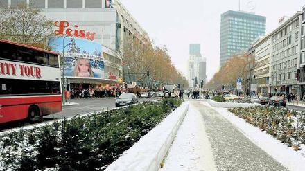 Selbst der Schnee kann den Mittelstreifen auf dem Tauentzien nicht schöner machen.