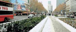 Selbst der Schnee kann den Mittelstreifen auf dem Tauentzien nicht schöner machen.