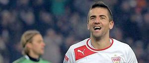 Der Stuttgarter Angreifer Vedad Ibisevic (r.) bezwang den ehemaligen VfB-Torwart Timo Hildebrand drei Mal und erzielte damit alle Tore seines Vereins beim 3:1-Heimsieg gegen Schalke 04.