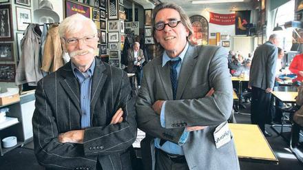Die "StäV"-Chefs Friedel Drautzburg und Harald Grunert beweisen Sportsgeist.