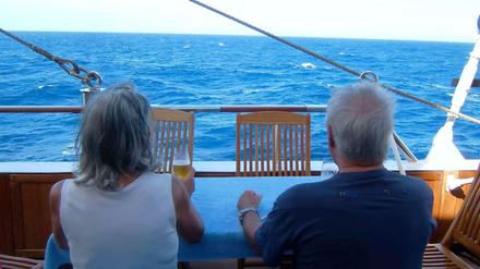 Noch kein Land in Sicht. Doch allein der Gedanke, dass sich die große Atlantikfahrt langsam dem Ende zuneigt, lässt die Passagiere fast ein wenig wehmütig werden.
