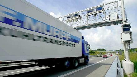 Der Bund steht offenbar vor der Übernahme des Unternehmens Toll-Collect, das das Lkw-Mautsystem betreibt.