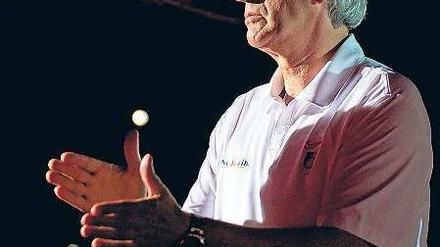 Ins Rampenlicht. Svetislav Pesic kehrt in die Bundesliga zurück, der Deutsche Basketball-Bund muss eine neue Lösung für den Posten des Nationaltrainers suchen. Foto: Camera4