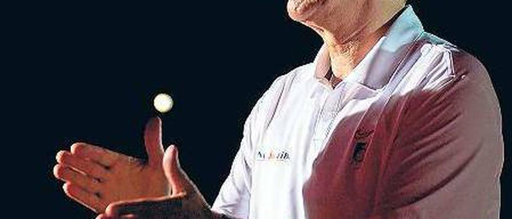 Ins Rampenlicht. Svetislav Pesic kehrt in die Bundesliga zurück, der Deutsche Basketball-Bund muss eine neue Lösung für den Posten des Nationaltrainers suchen. Foto: Camera4