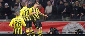 Nicht zum ersten Mal in dieser Champions-League-Saison jubeln Mario Götze und Marco Reus auf ihre ganz eigene Art und Weise.