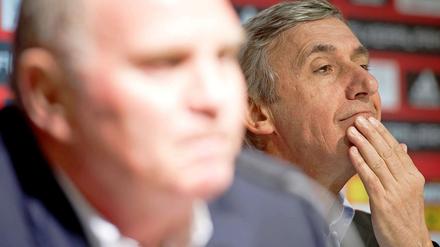 Noch in Hoeneß' Hintergrund: Svetislav Pesic.