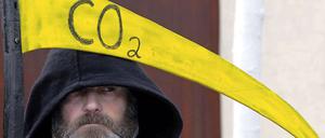 Der Klimawandel ist schon jetzt spürbar. Seit Jahren fordern Demonstranten verbindliche Klimaziele. Die Weltklimakonferenz ist aber nur ein Schritt dahin.