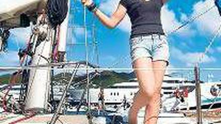 Endlich da. Laura Dekker nach ihrer Ankunft auf der Insel St. Martin. Foto: dpa