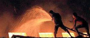 Todesfalle. 112 Menschen starben in dieser Fabrik, Notausgänge waren versperrt.