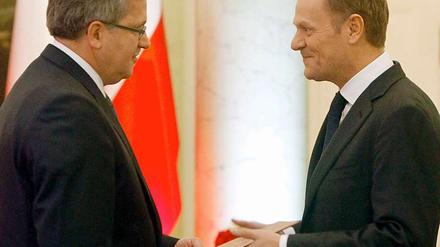 Sie waren offenbar das Ziel des geplanten Anschlags: Der polnische Präsident Bronislaw Komorowski (links) und Regierungschef Donald Tusk.