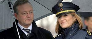 Berlins Innensenator Frank Henkel und die amtierende Polizeipräsidentin Margarete Koppers. 
