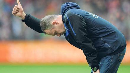 Respekt für eure Leistung. Der ehemalige Jugendtrainer Christian Streich verbeugt sich vor Torschütze Matthias Ginter und den anderen beförderten Nachwuchskräften.