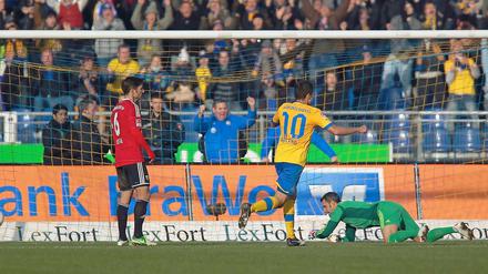 Jubel in der Löwenstadt: Mirko Boland erzielt das 1:0 für Braunschweig.