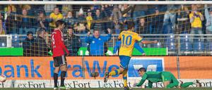 Jubel in der Löwenstadt: Mirko Boland erzielt das 1:0 für Braunschweig.