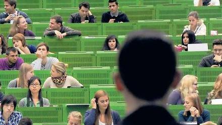 Erfahren. Mit den Jahren sollen Professoren mehr Gehalt bekommen. „Altersdiskriminierung“, urteilen die Gutachter.