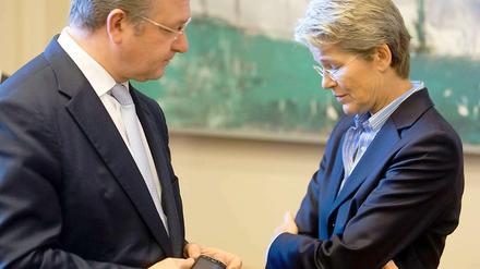 Innensenator Frank Henkel (CDU) und Claudia Schmid: Nach ihrem Rücktritt wird es einsam um ihn. 