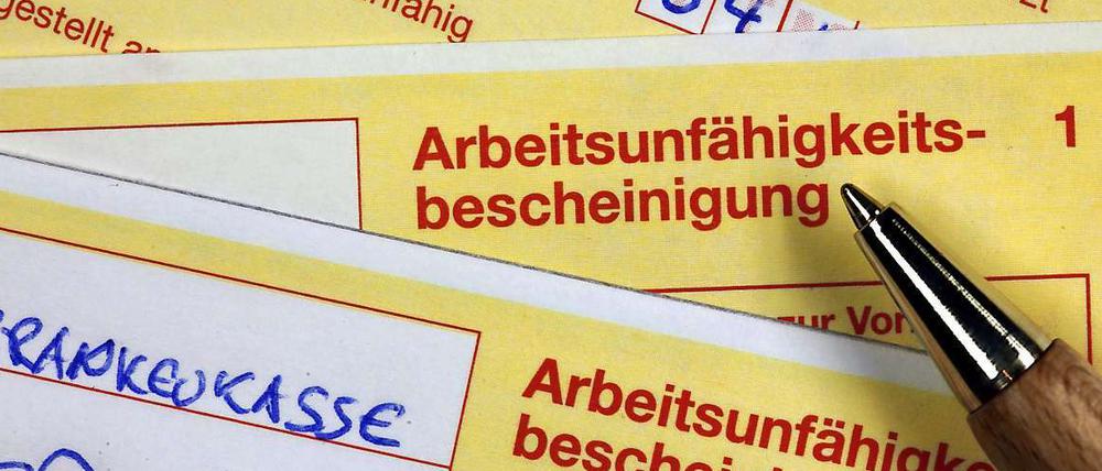 Die Arbeitgeber müssen nicht begründen, warum sie bereits am ersten Tag einen Krankenschein vorgelegt bekommen wollen.