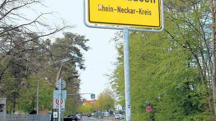 An der Hauptstraße entlang kann man Sandhausen in 30 Minuten durchqueren.