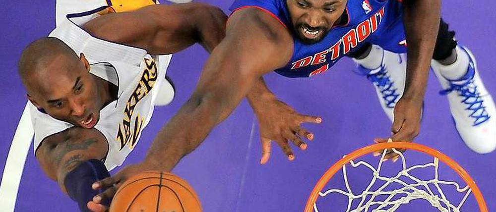 Ich dunke Sie. Kobe Bryant (links) siegte mit den Lakers.