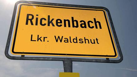 Ortsschild des Dorfs Rickenbach im Schwarzwald.