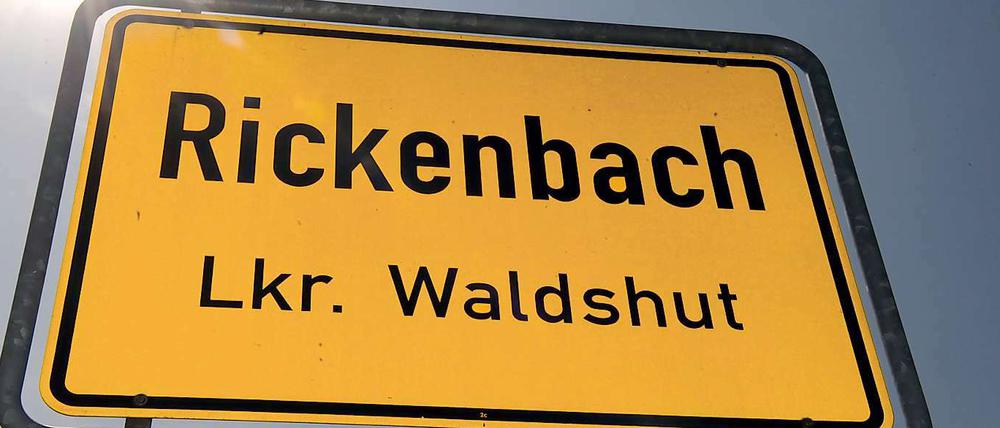 Ortsschild des Dorfs Rickenbach im Schwarzwald.