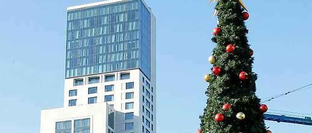 Neuzugang. Das Waldorf-Astoria im „Zoofenster“ am Breitscheidplatz beteiligt sich an der Übernachtungsaktion. Nach rund einjähriger Verzögerung soll es Mitte Dezember öffnen. 