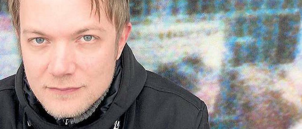 Klangarbeiter. Dirk Dresselhaus alias Schneider TM lebt in Prenzlauer Berg. Nachdem ihn die Baustellen vor der Haustür jahrelang regelrecht verfolgten, hat er inzwischen eine ruhige Wohnung.