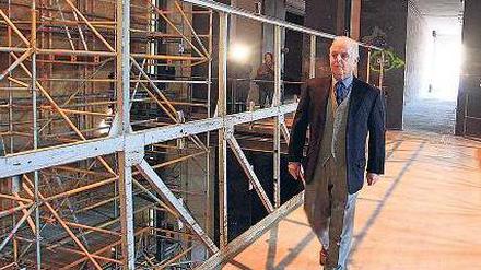 Dirigent auf der Baustelle. In einem Seitentrakt der Staatsoper will Daniel Barenboim ab 2015 die Barenboim-Said-Akademie betreiben. Noch ist davon kaum etwas zu erahnen. Foto: Davids/Sven Darmer